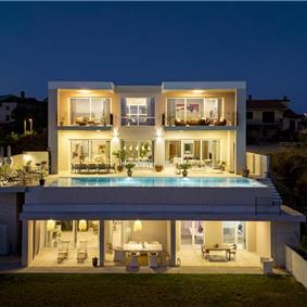 Luxury 4-Bedroom Villa with generous sized Infinity Pool near Buje, Istria. Sleeps 8